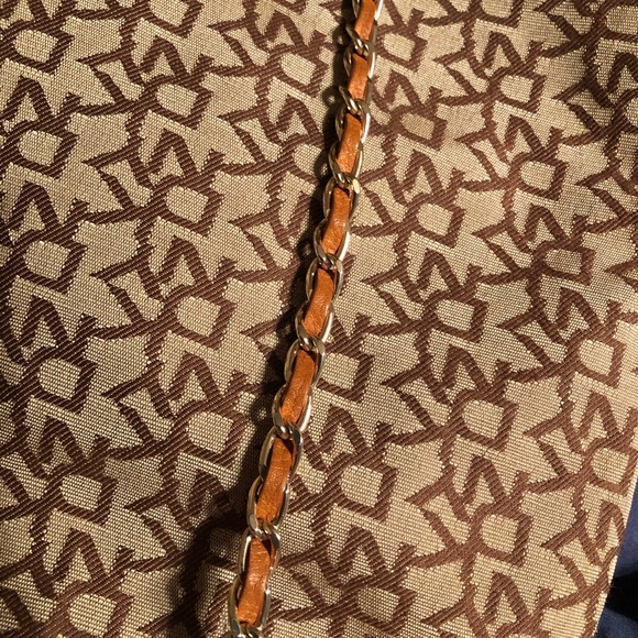 Authentic DKNY gently used shoulder bag - Picture 4 of 6